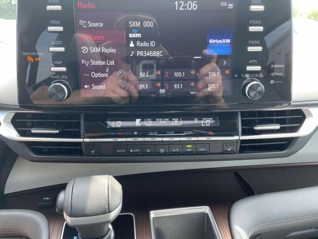 Used 2022 Toyota Sienna XLE image 28