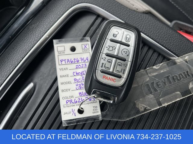 Used 2023 Chrysler Pacifica Limited image 35
