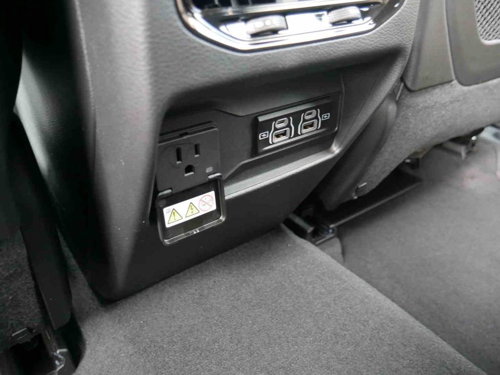 New 2025 Jeep Grand Cherokee Altitude image 12