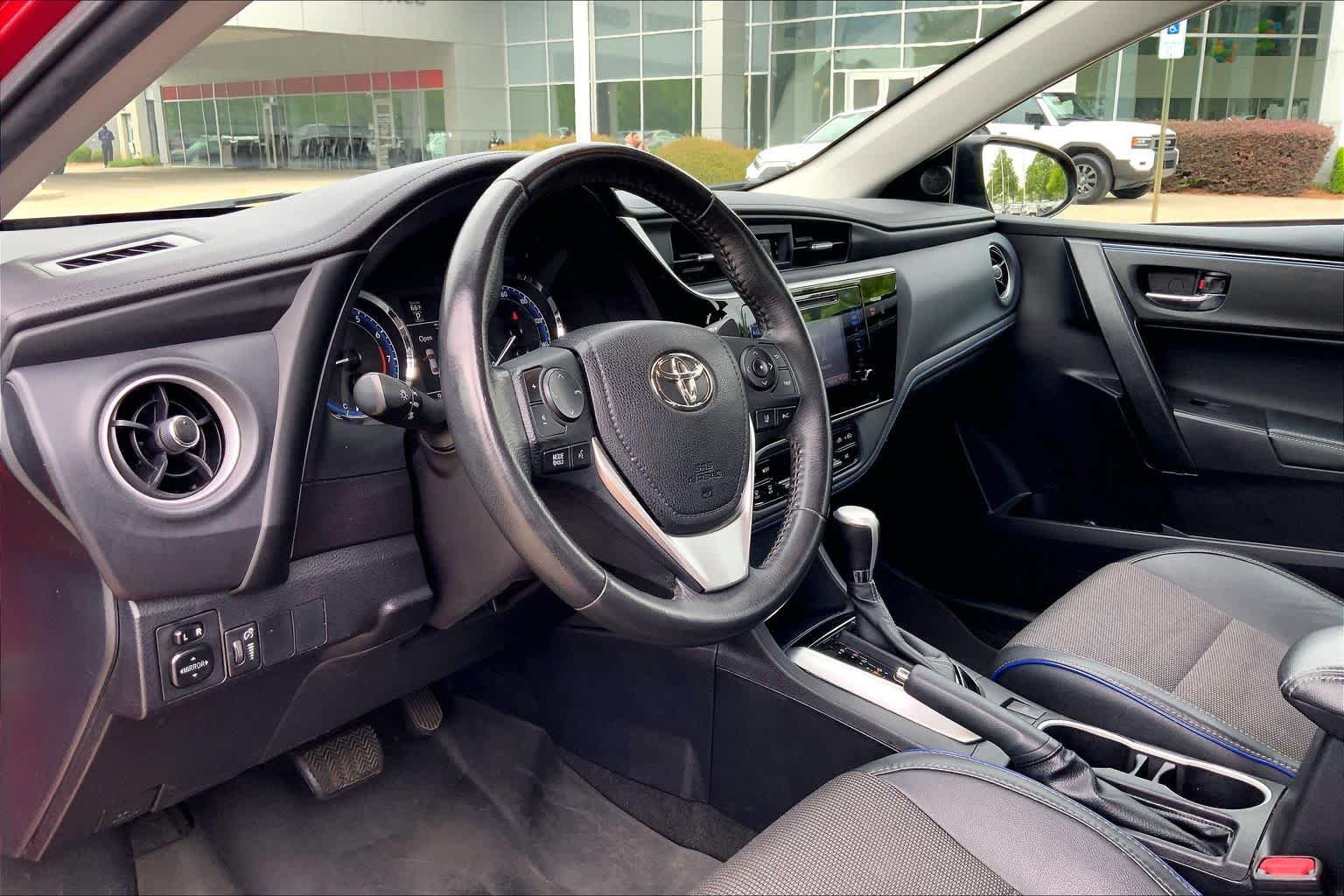 Used 2017 Toyota Corolla SE w/ Carpet Mat Package (TMS) FWD image 17