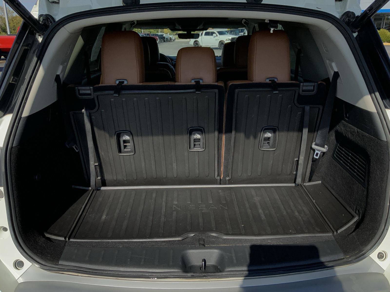 Used 2023 Nissan Pathfinder Platinum image 11