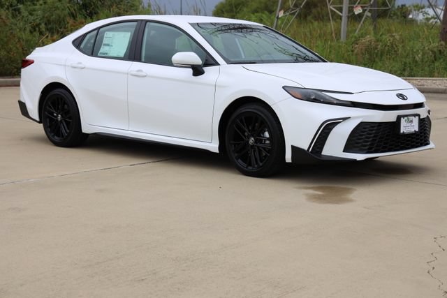 New 2026 Toyota Camry SE FWD image 1