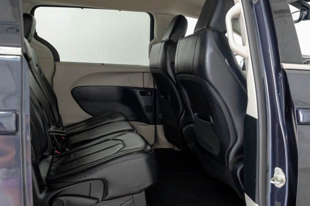 Used 2019 Chrysler Pacifica Touring-L FWD image 44