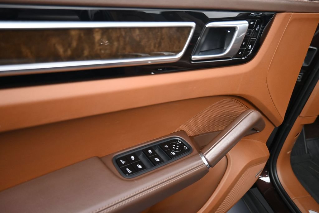 Used 2021 Porsche Cayenne S AWD/4WD image 9