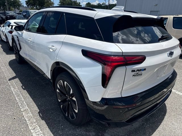 Certified 2024 Chevrolet Blazer EV RS RWD image 3
