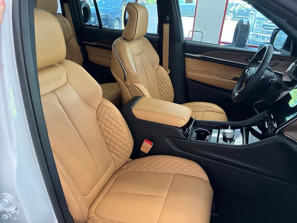 Certified 2024 Jeep Grand Cherokee Summit w/ Adv Protech Group IV AWD/4WD image 28