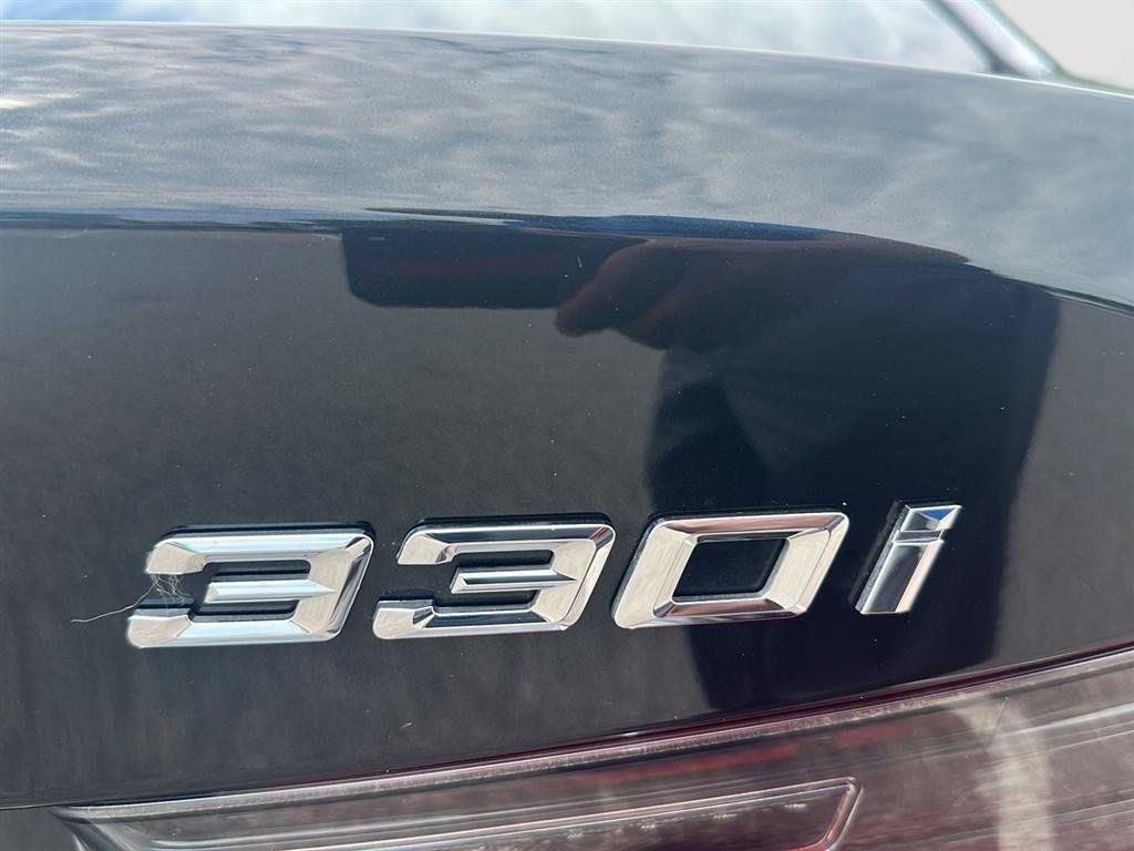 Used 2025 BMW 330i Sedan w/ Premium Package RWD image 11