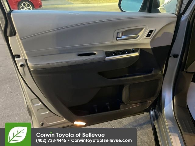 Used 2024 Toyota Sienna Limited image 10