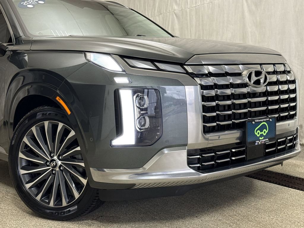 Used 2024 Hyundai Palisade Calligraphy image 2