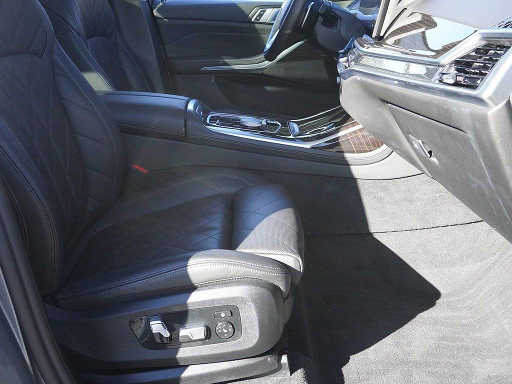 Used 2023 BMW X7 xDrive40i w/ Parking Assistance Package image 30
