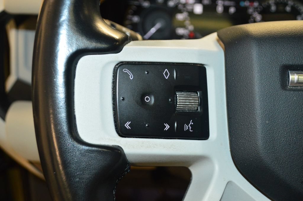 Used 2023 Land Rover Defender 110 SE AWD/4WD image 21