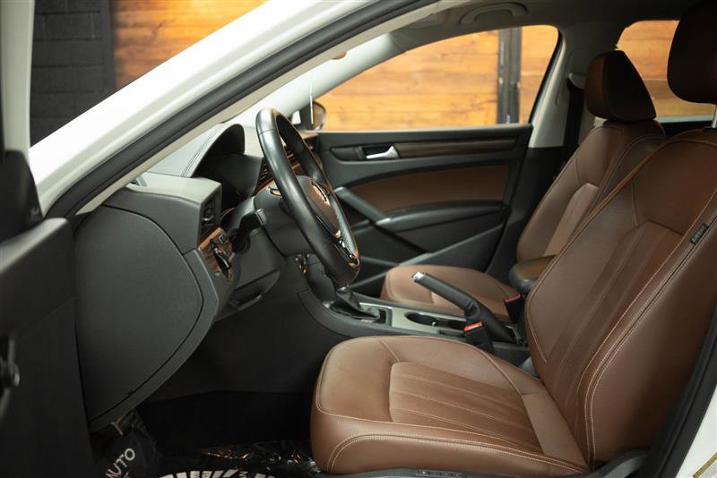 Used 2020 Volkswagen Passat 2.0T SEL image 8