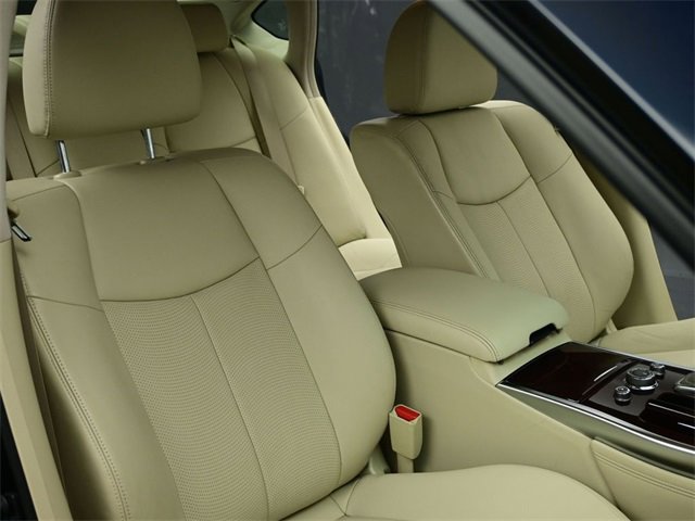 Used 2017 INFINITI Q70 3.7 image 33