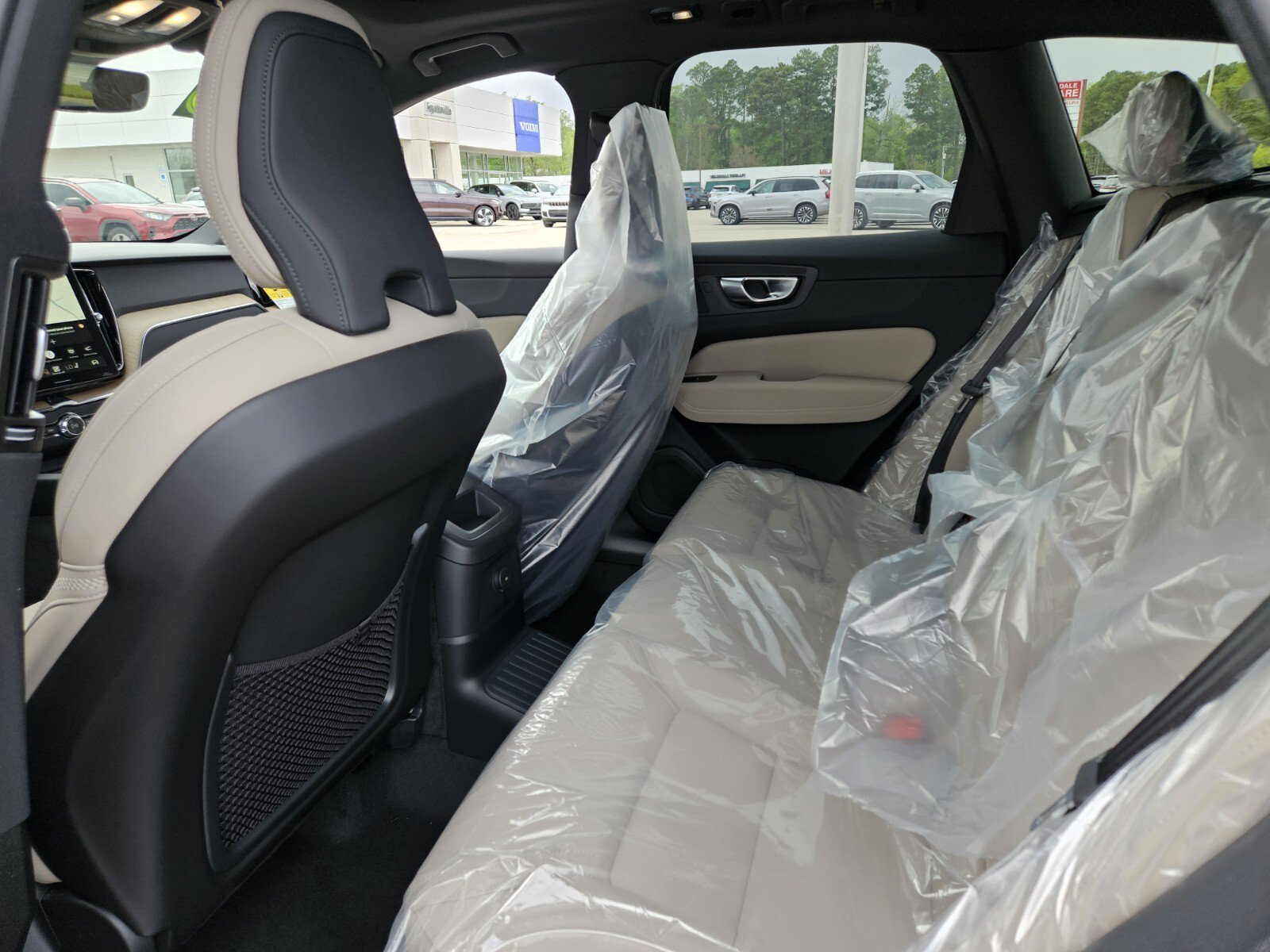 New 2026 Volvo XC60 T8 Plus w/ Protection Package Premier AWD/4WD image 10