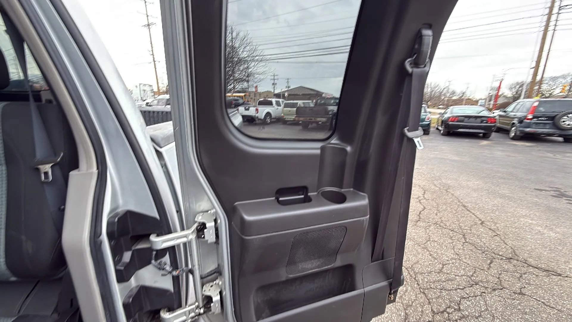 Used 2004 Nissan Titan SE w/ (Bed) Utility Bed Pkg image 11