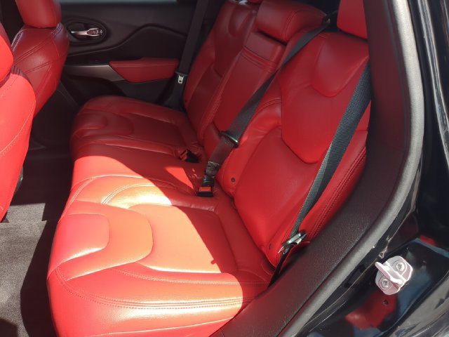 Used 2019 Jeep Cherokee Latitude w/ Popular Appearance Group FWD image 18