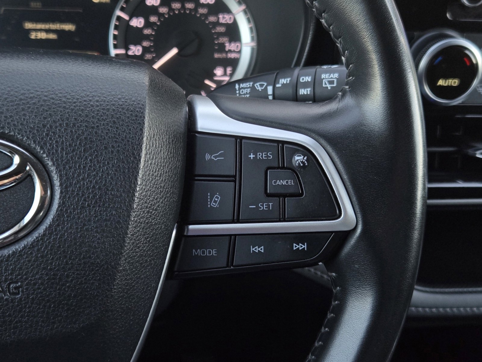 Certified 2024 Toyota Highlander LE image 20