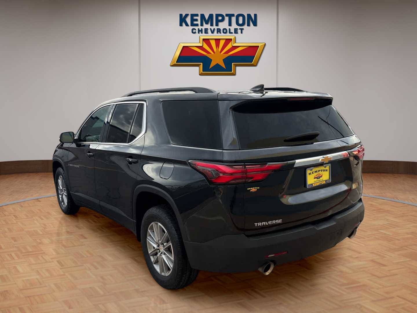 Used 2023 Chevrolet Traverse LT FWD image 4