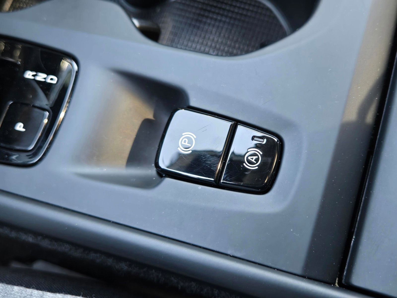 Certified 2025 Volvo XC40 B5 Core image 19