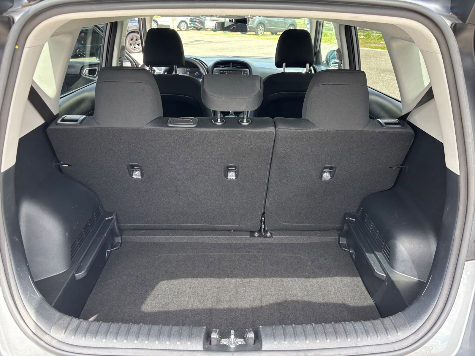 Used 2025 Kia Soul LX w/ LX Technology Package FWD image 29