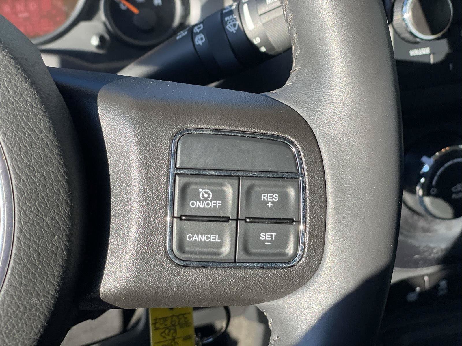 Used 2015 Jeep Patriot Latitude AWD/4WD image 28