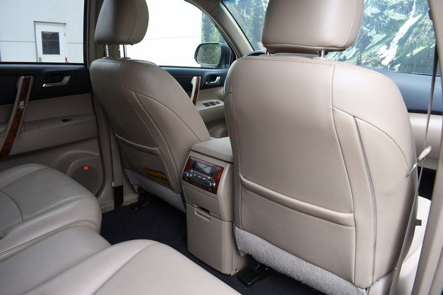 Used 2012 Toyota Highlander Limited w/ Tow Pkg AWD/4WD image 28