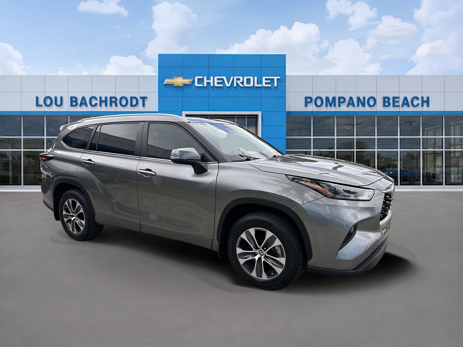 Used 2025 Toyota Highlander XLE FWD image 2