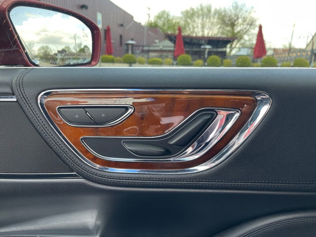 Used 2017 Lincoln Continental Select w/ Climate Package AWD/4WD image 14