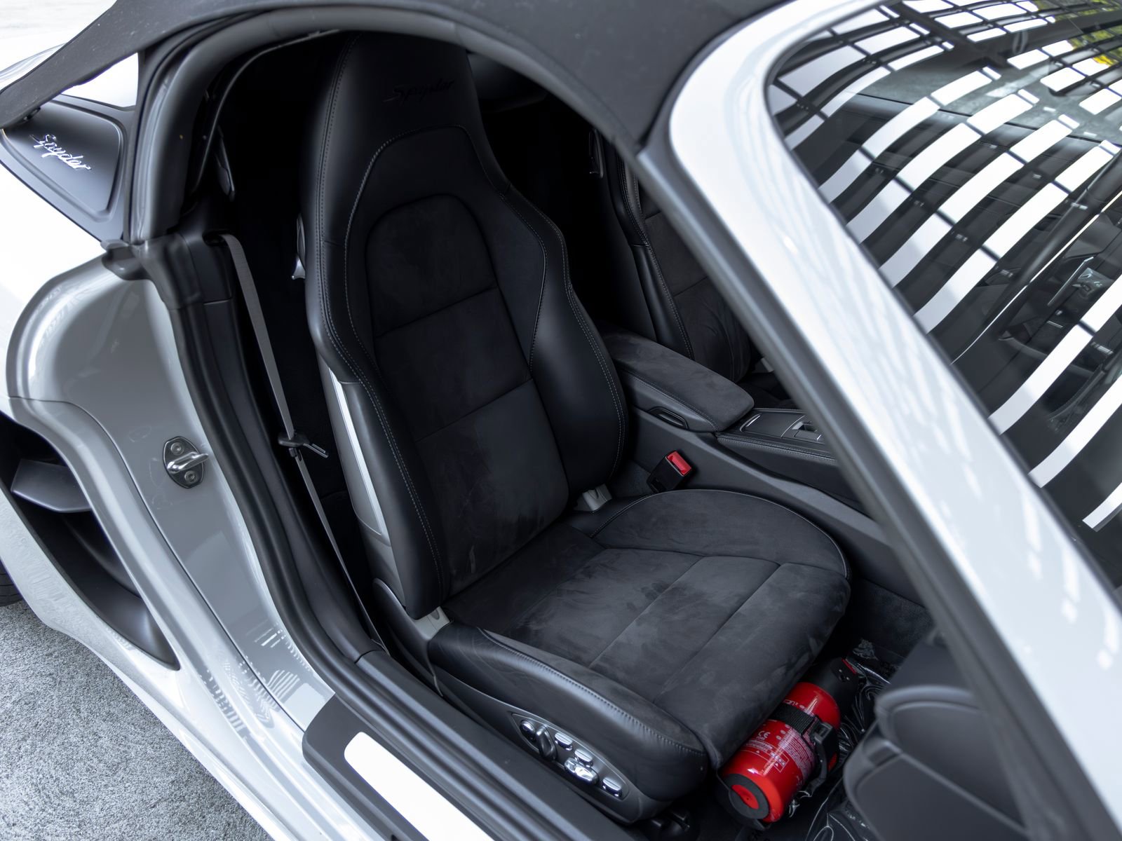 Used 2021 Porsche 718 Boxster Spyder RWD image 45