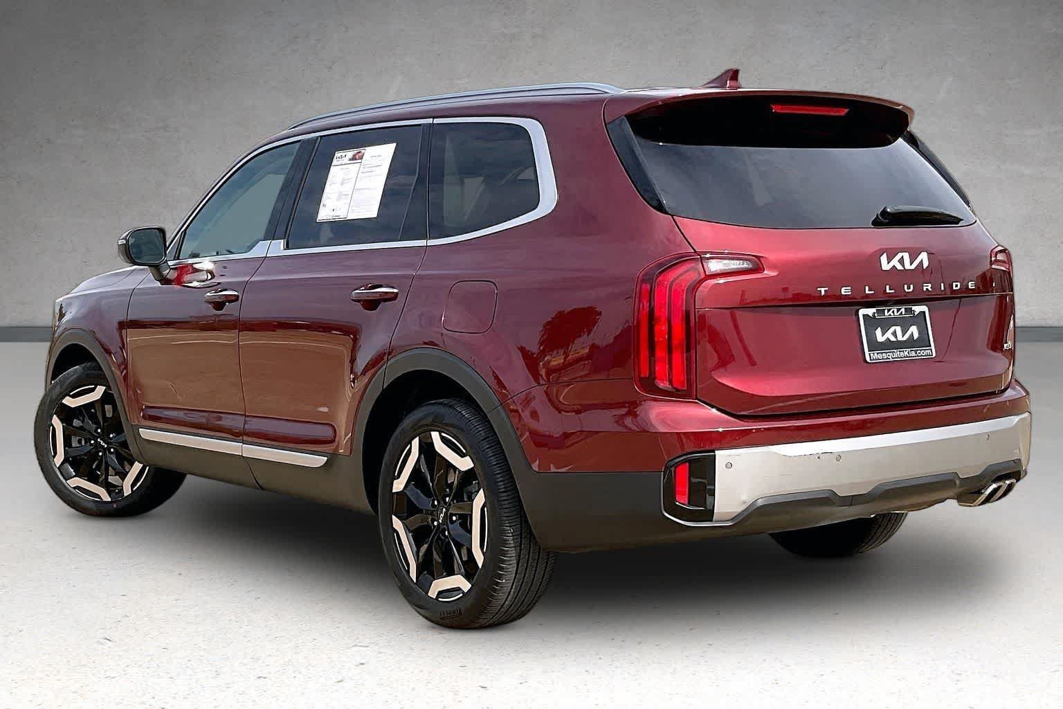 Certified 2023 Kia Telluride S w/ S Sunroof Package AWD/4WD image 4