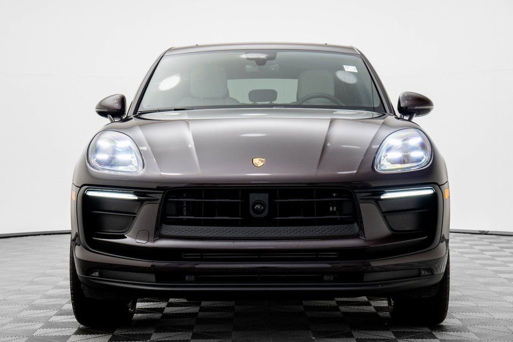 Certified 2023 Porsche Macan image 5