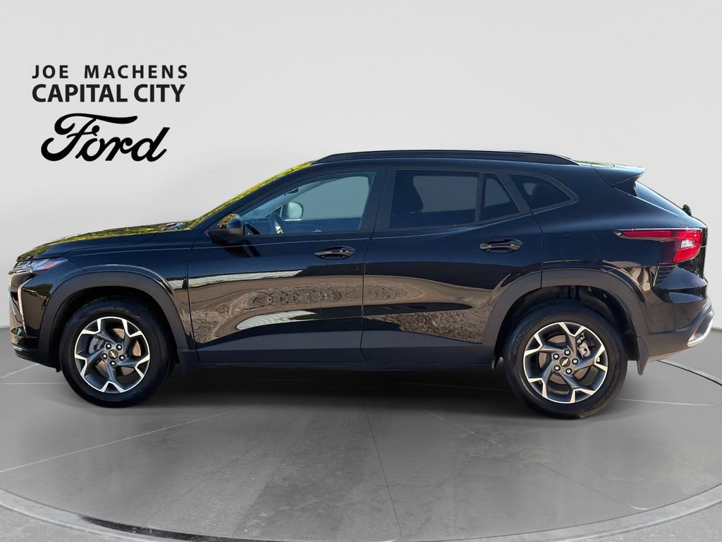 Used 2026 Chevrolet Trax LT w/ Sunroof Package FWD image 8
