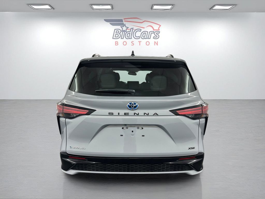 Used 2025 Toyota Sienna XSE image 5
