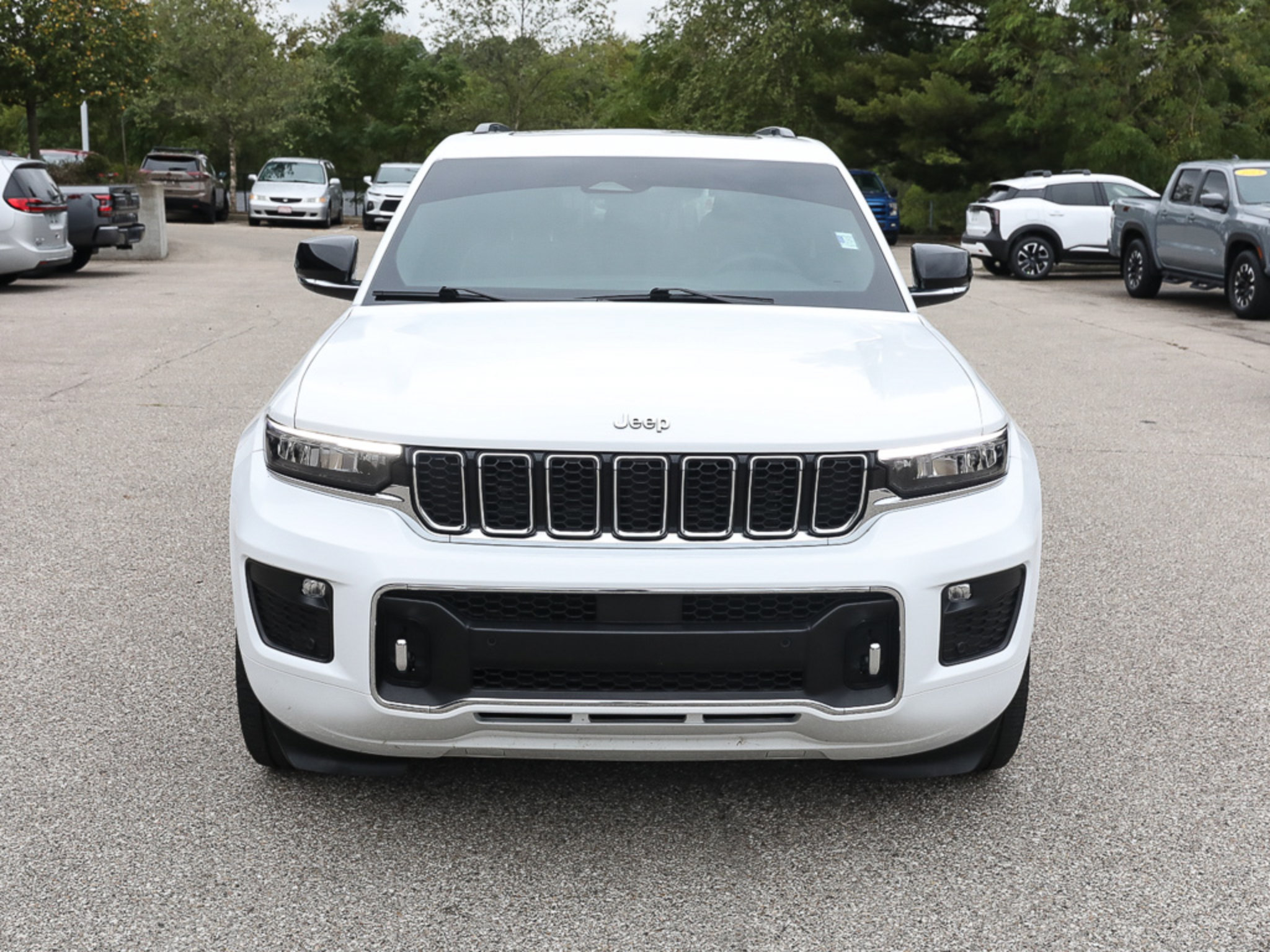 Used 2023 Jeep Grand Cherokee Overland w/ Luxury Tech Group IV AWD/4WD image 10