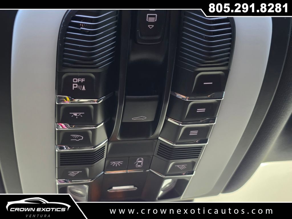 Used 2023 Porsche Macan S AWD/4WD image 29