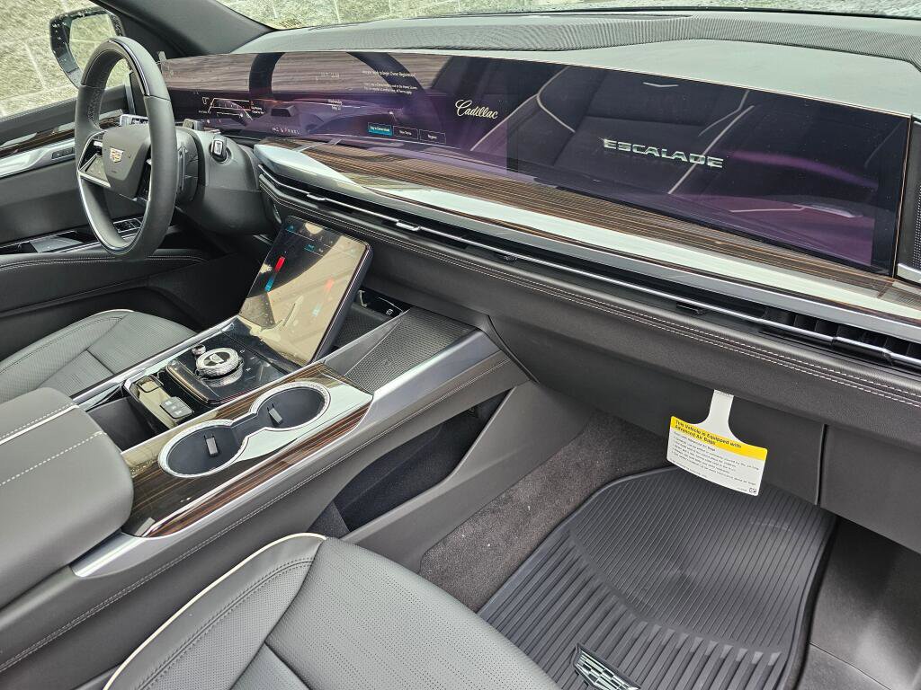 New 2026 Cadillac Escalade ESV Luxury AWD/4WD image 16