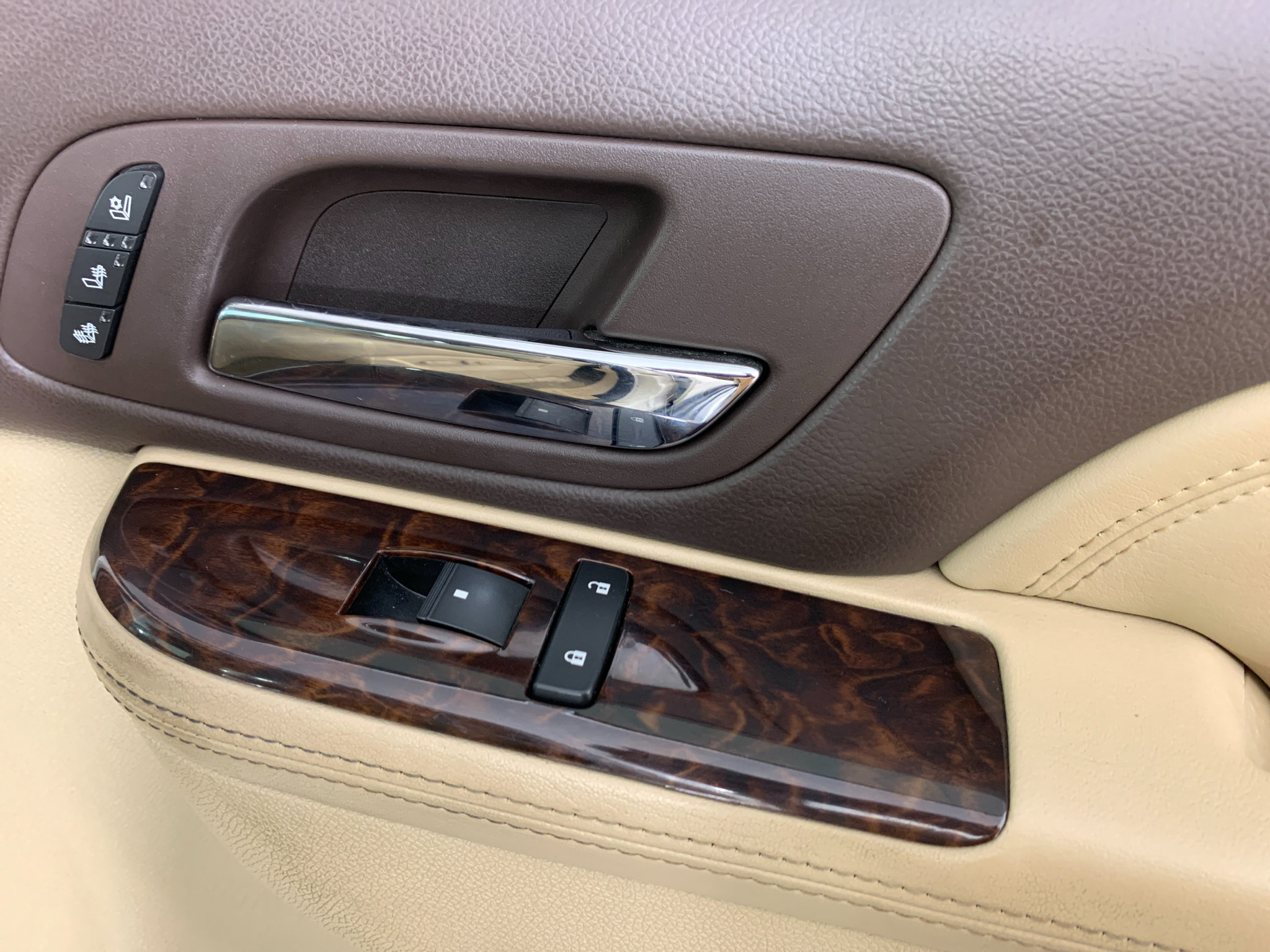 Used 2014 GMC Yukon Denali RWD image 38
