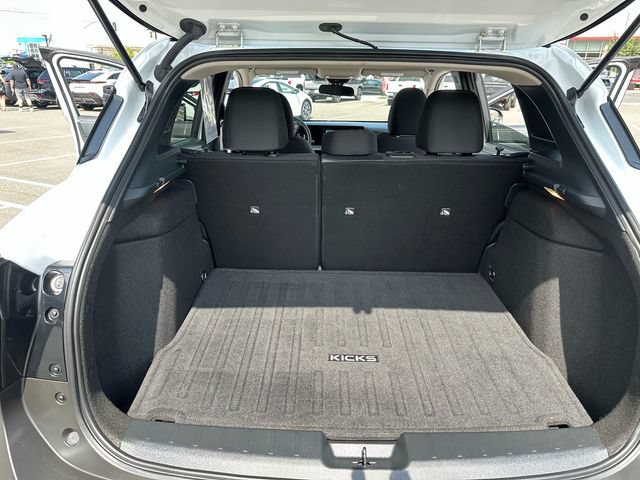 Used 2025 Nissan Kicks SV AWD/4WD image 28
