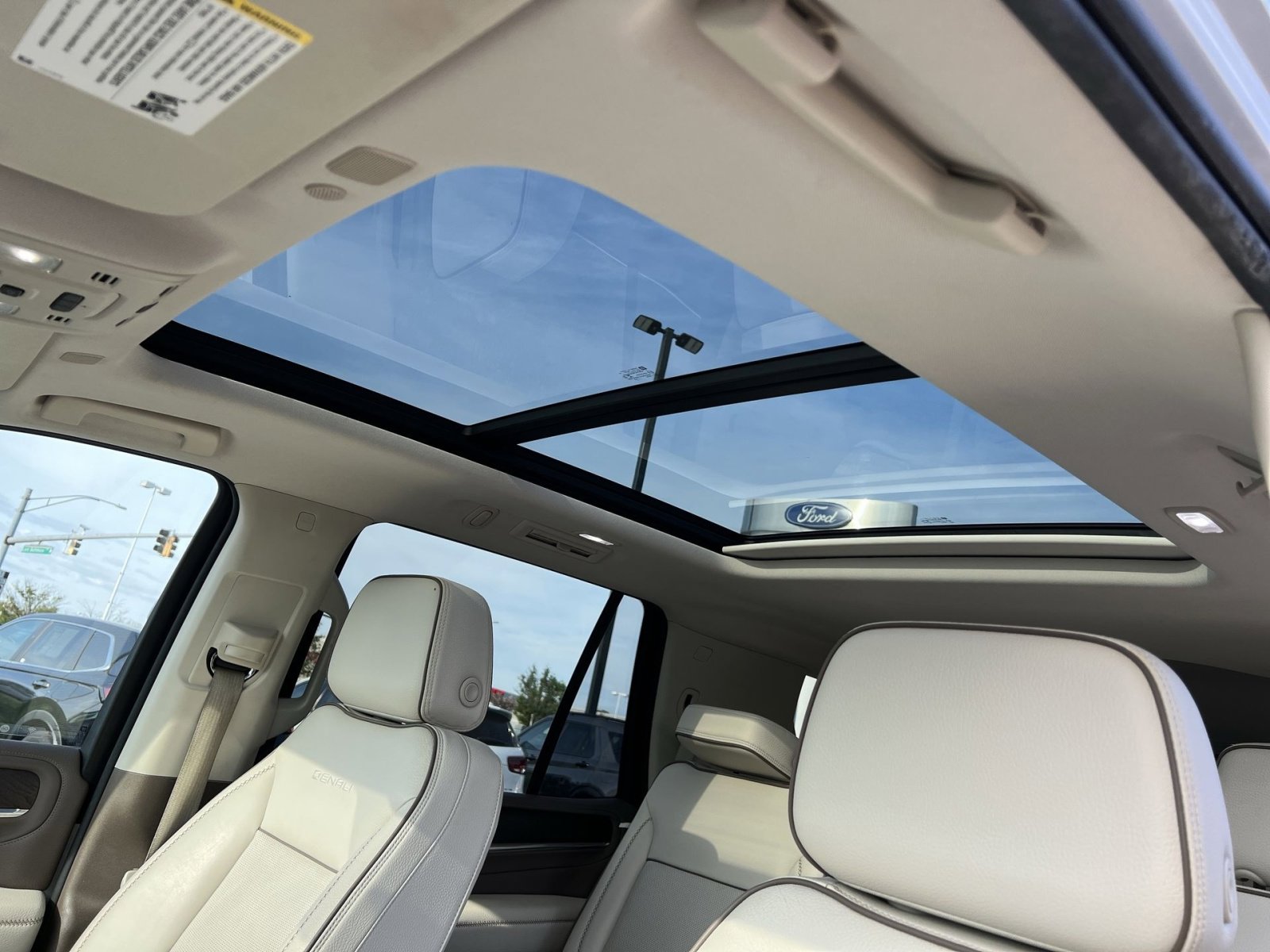 Used 2021 GMC Yukon Denali w/ Denali Premium Package image 32