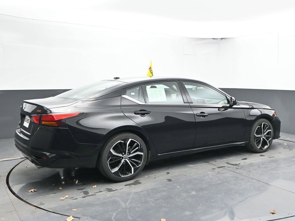 Used 2024 Nissan Altima 2.5 SR FWD image 11