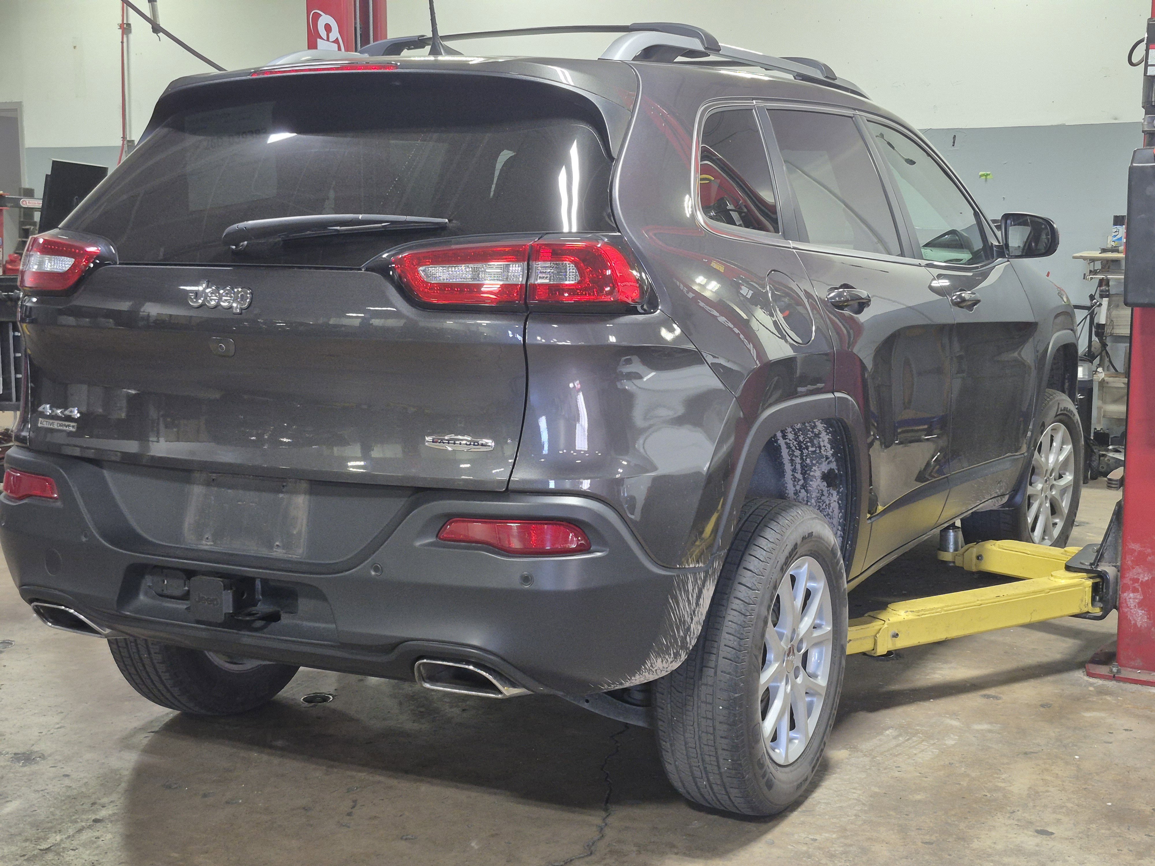 Used 2017 Jeep Cherokee Latitude w/ Comfort/Convenience Group image 9
