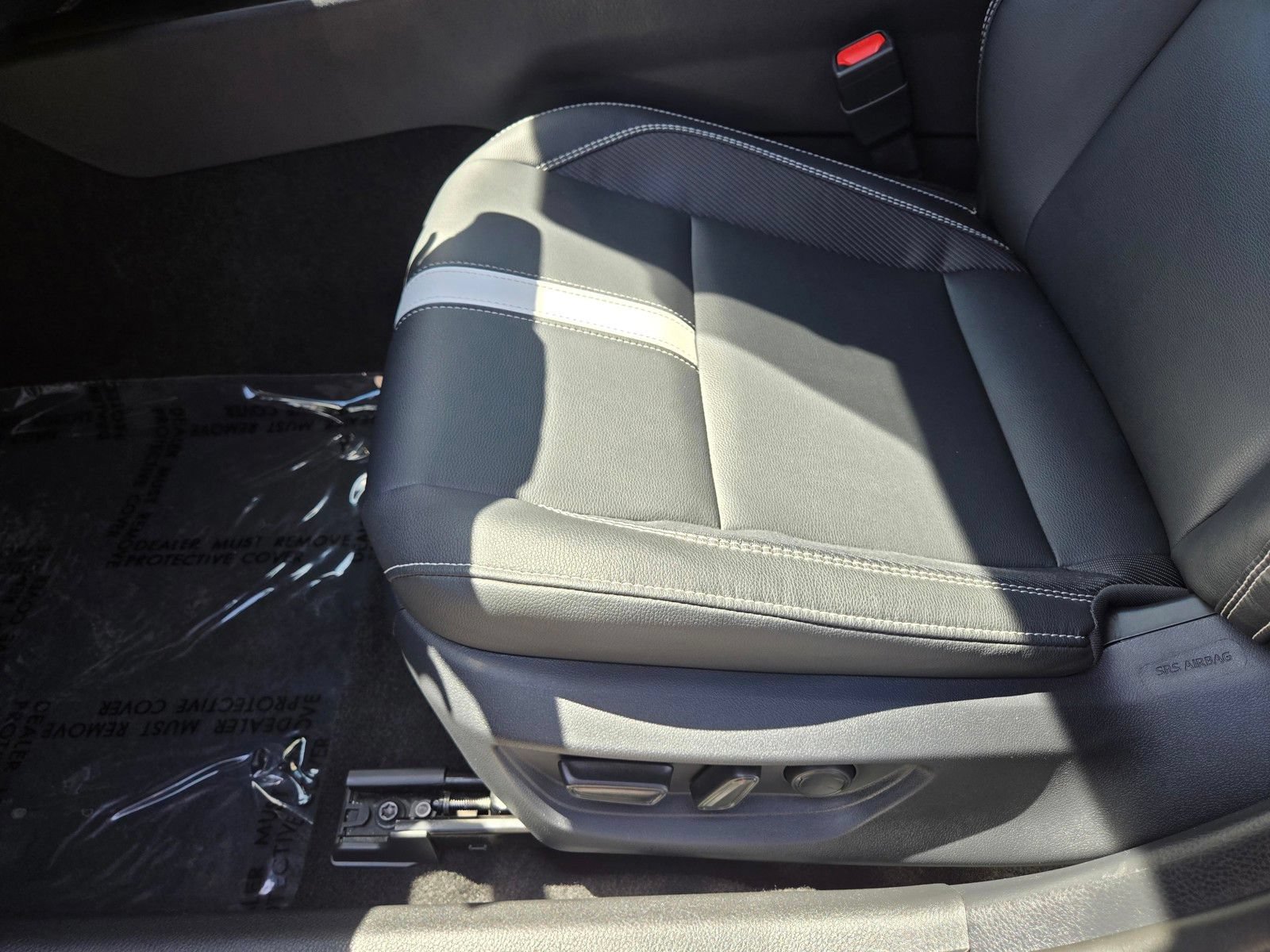 Used 2025 Toyota Camry SE w/ Convenience Package FWD image 11