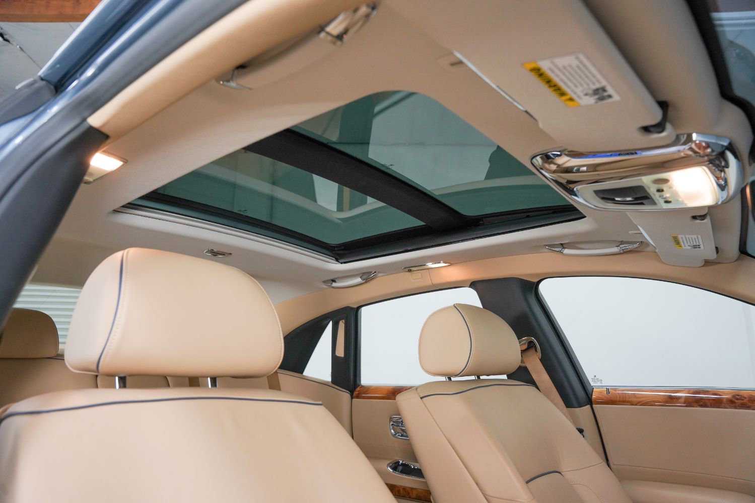 Used 2011 Rolls-Royce Ghost RWD image 27