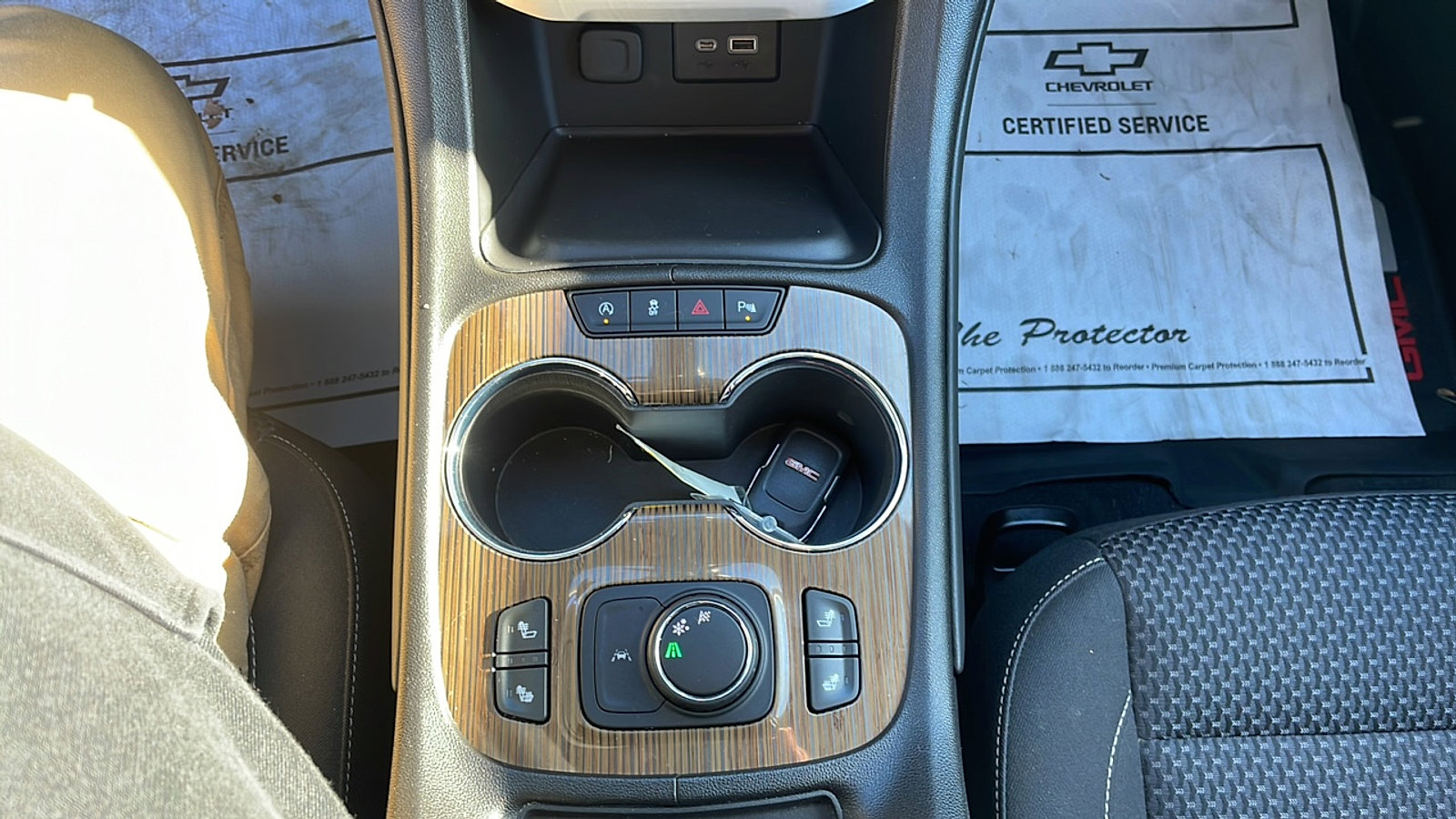 Used 2023 GMC Acadia SLE w/ Driver Convenience Package image 12