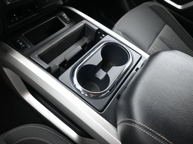 Used 2024 Nissan Titan SV w/ SV Convenience Package image 25