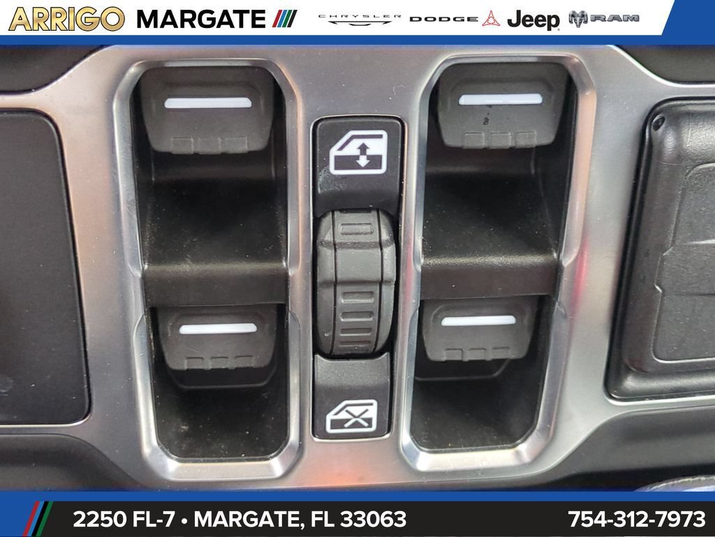Used 2025 Jeep Wrangler Unlimited Sahara AWD/4WD image 24