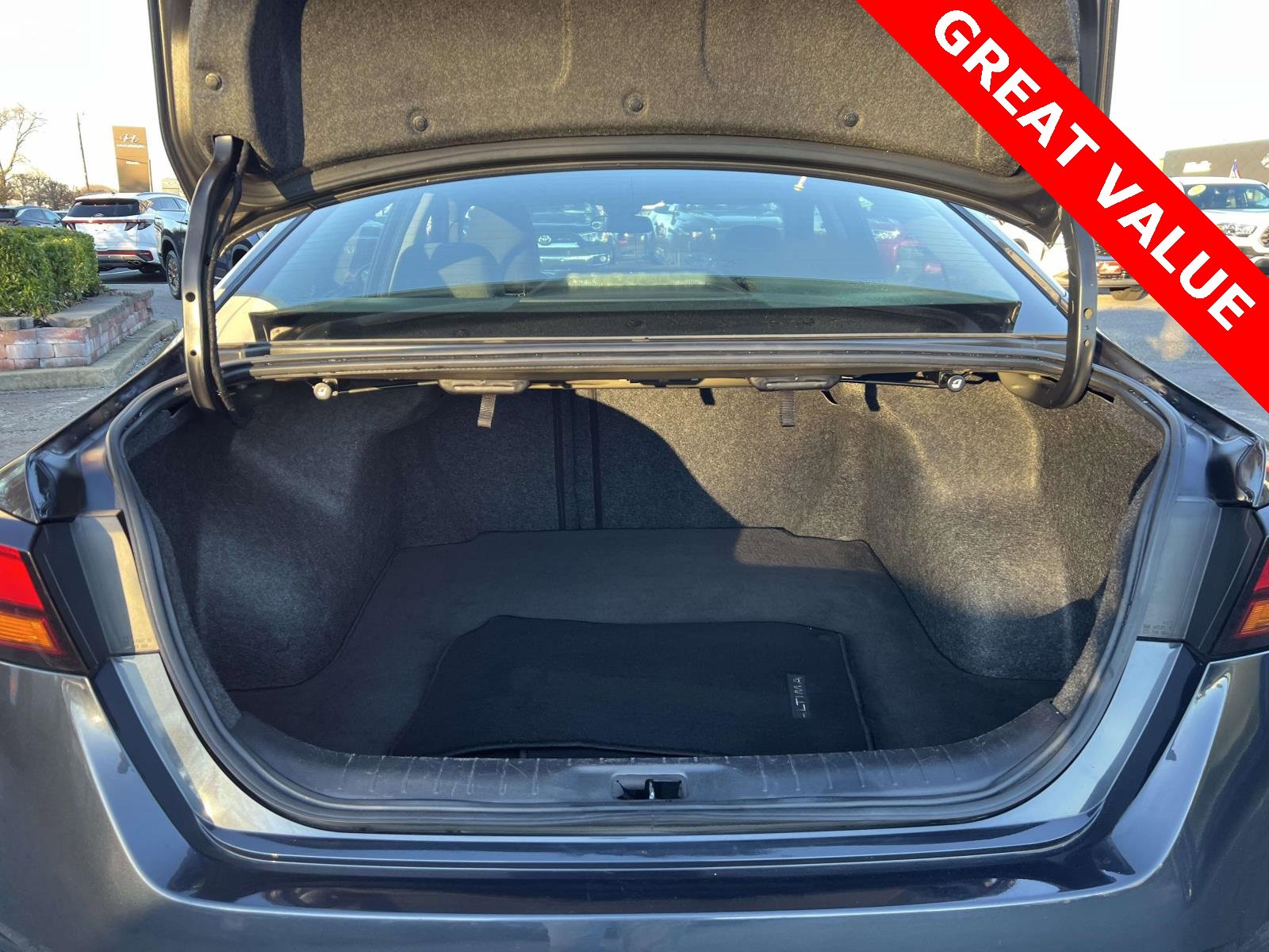 Used 2022 Nissan Altima 2.5 SV image 11