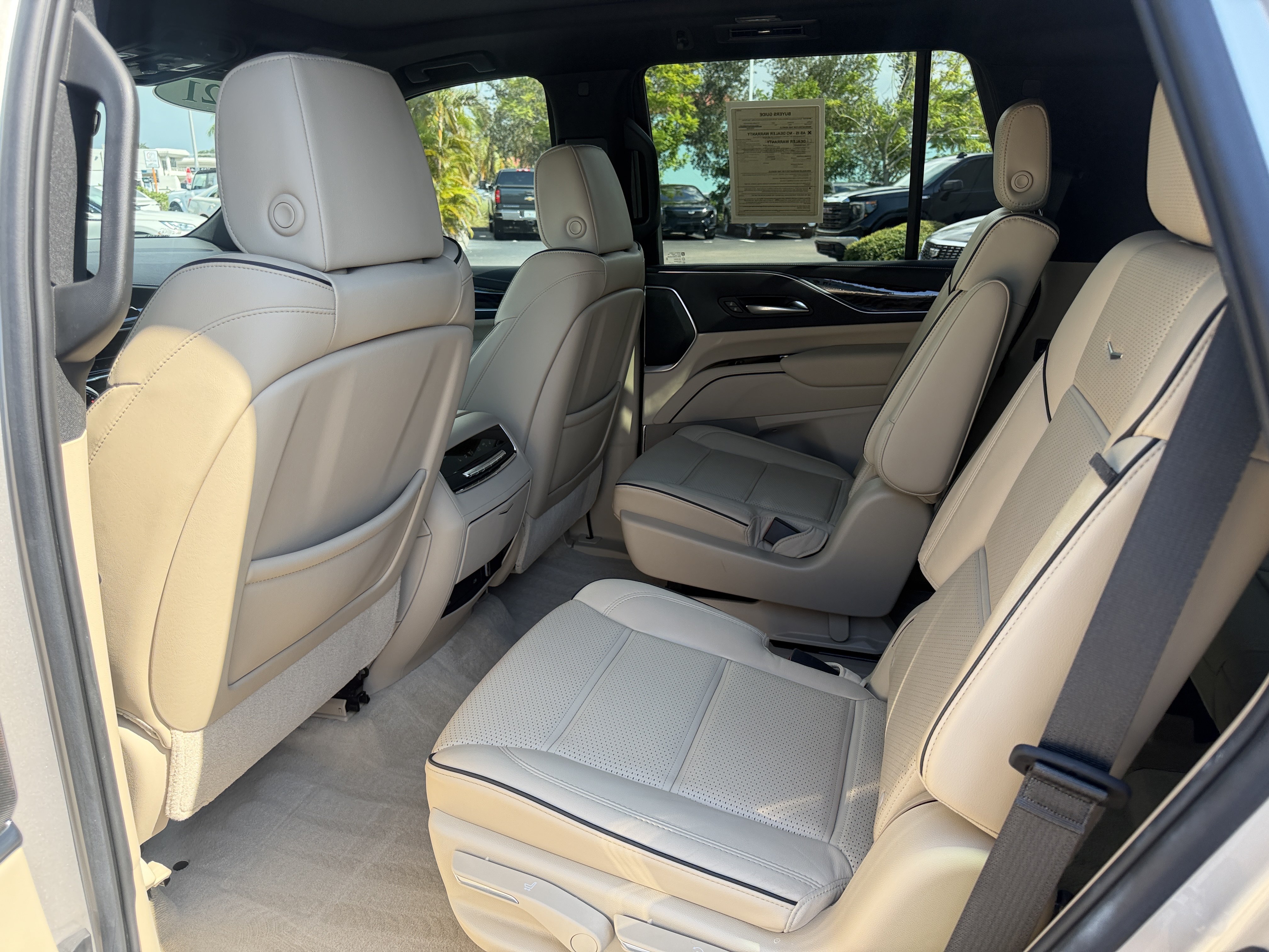 Used 2021 Cadillac Escalade Premium Luxury w/ LPO, Illumination Package AWD/4WD image 18