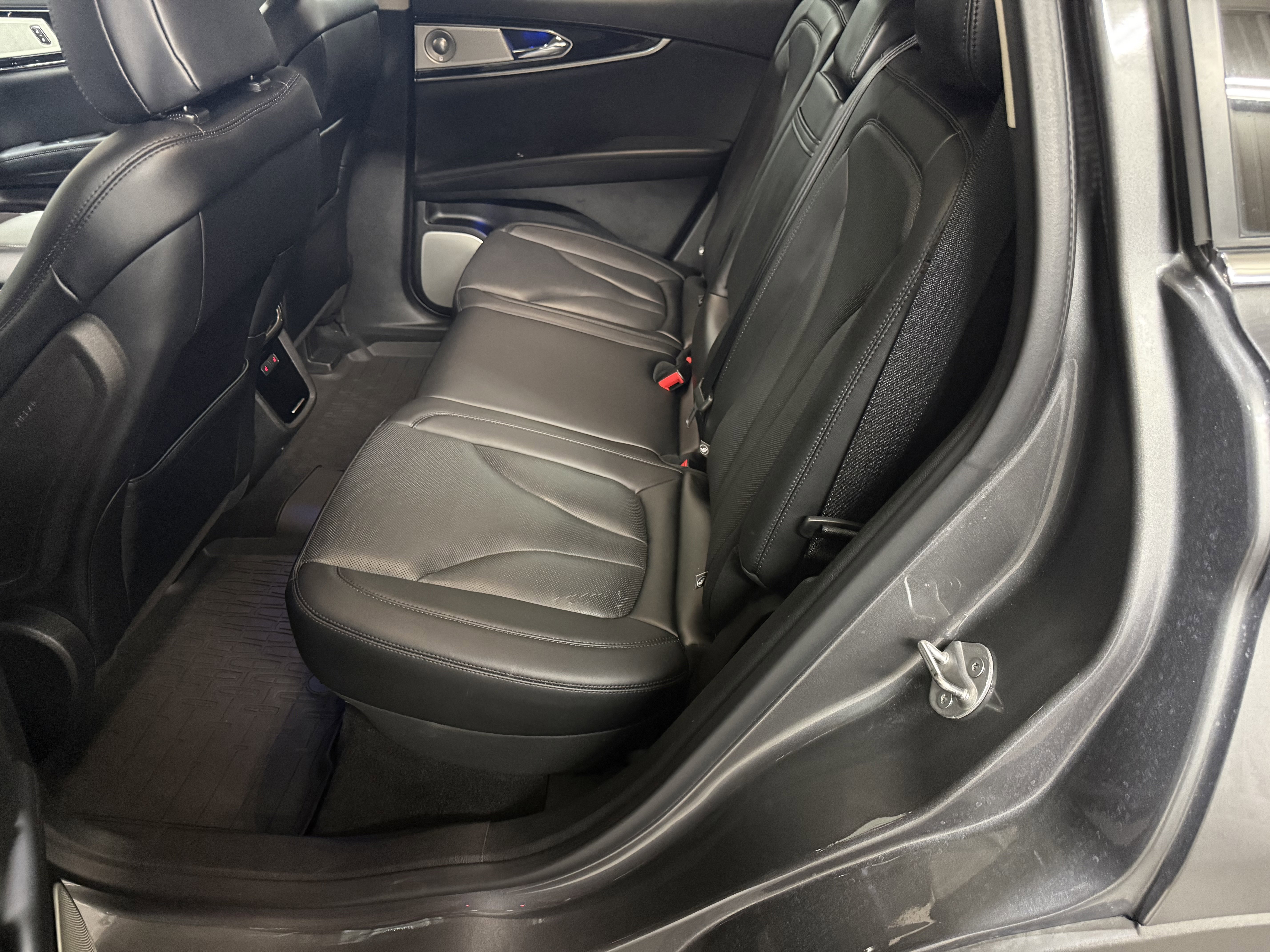 Used 2022 Lincoln Nautilus Reserve w/ Equipment Group 202A image 23