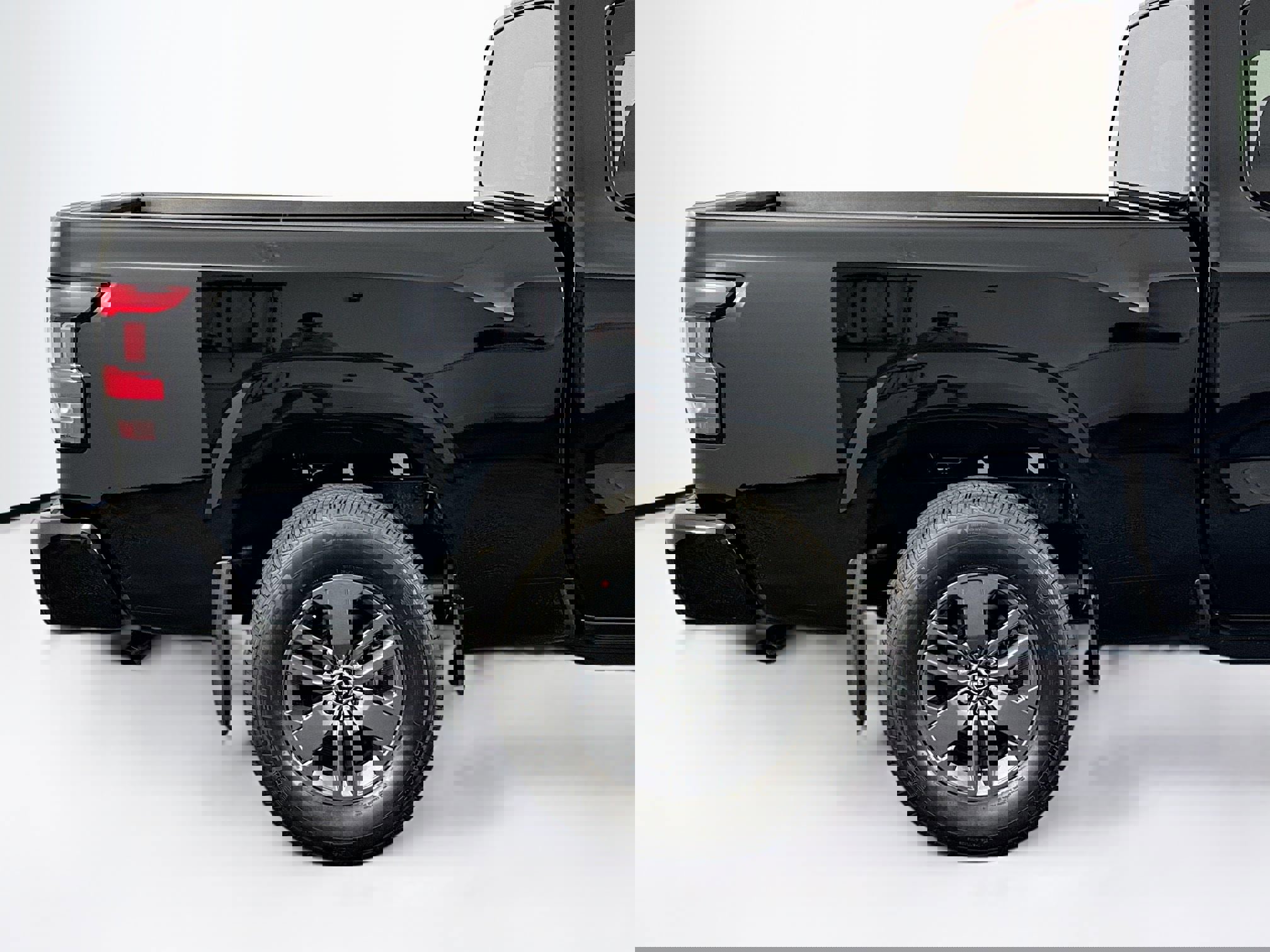 Used 2025 Nissan Frontier SV image 43